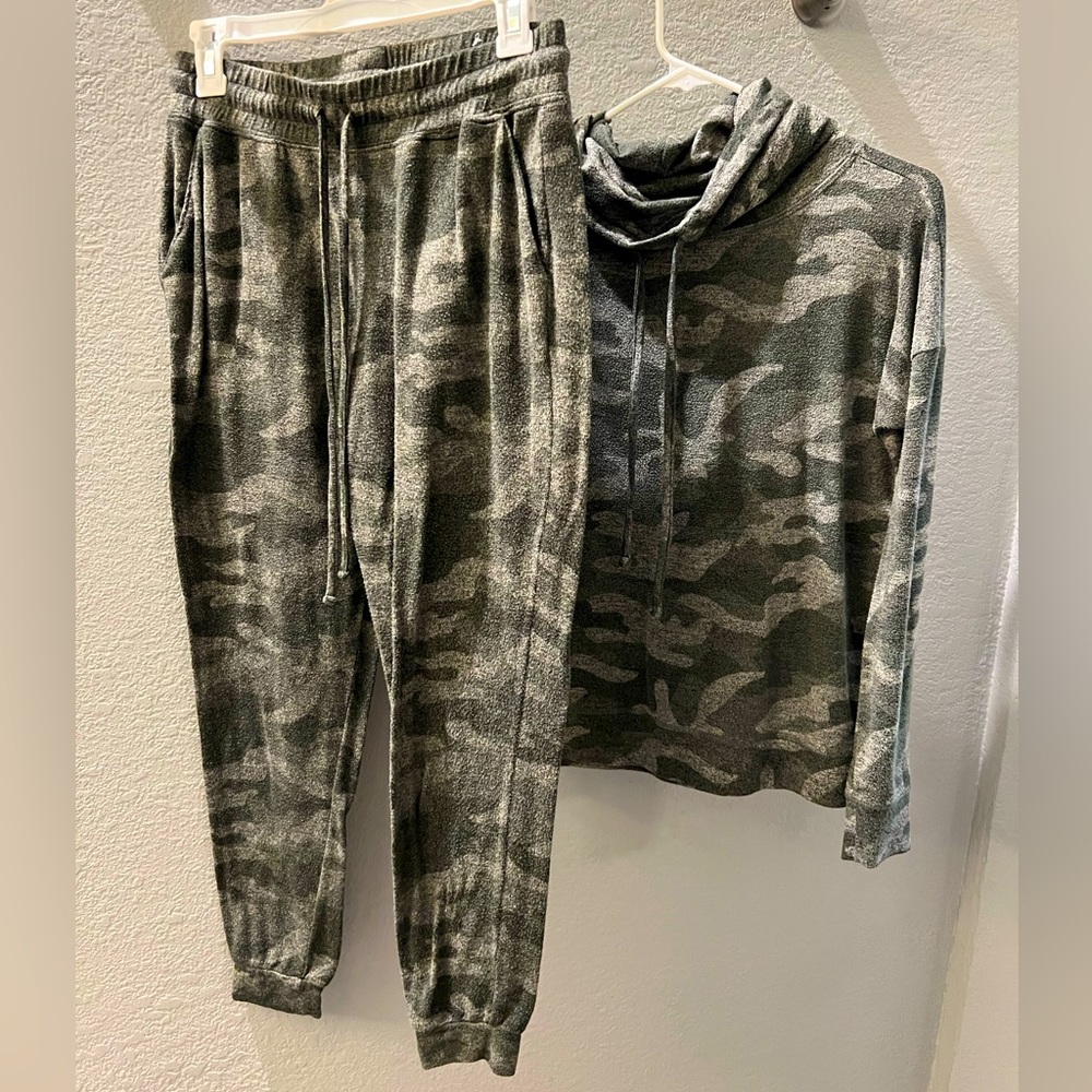 Maurices matching camo lounge set size XS